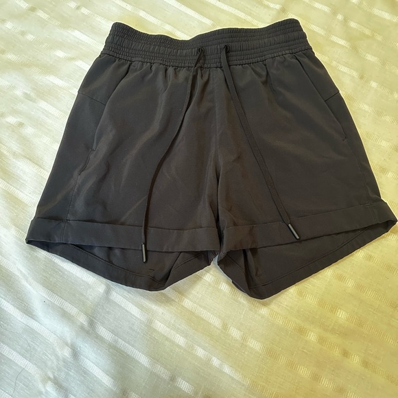 Lululemon Athletica Spring Break Away Shorts ll - Picture 1 of 6